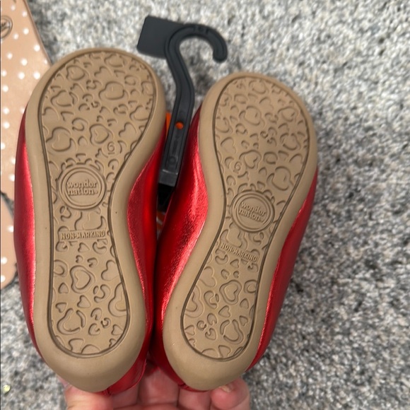 Wonder Nation Red Dress Shoes with Glossy Finish and Mary Jane Strap - Picture 5 of 7